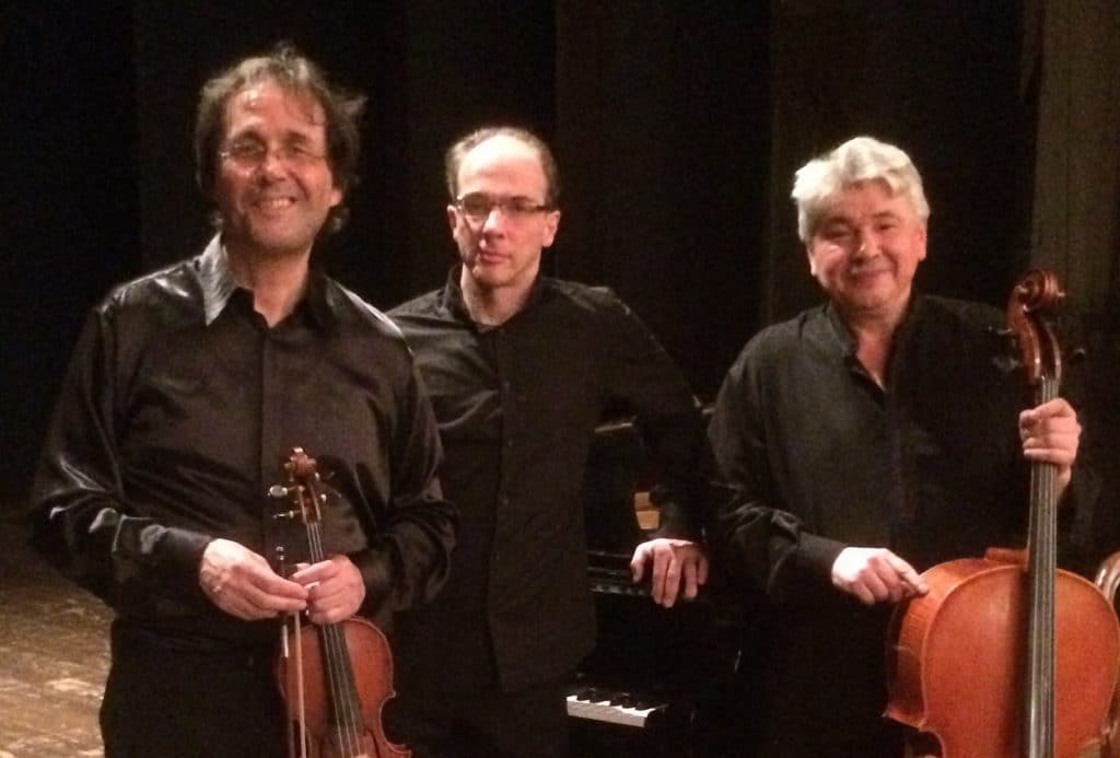 Trio Amael Urbino 1
